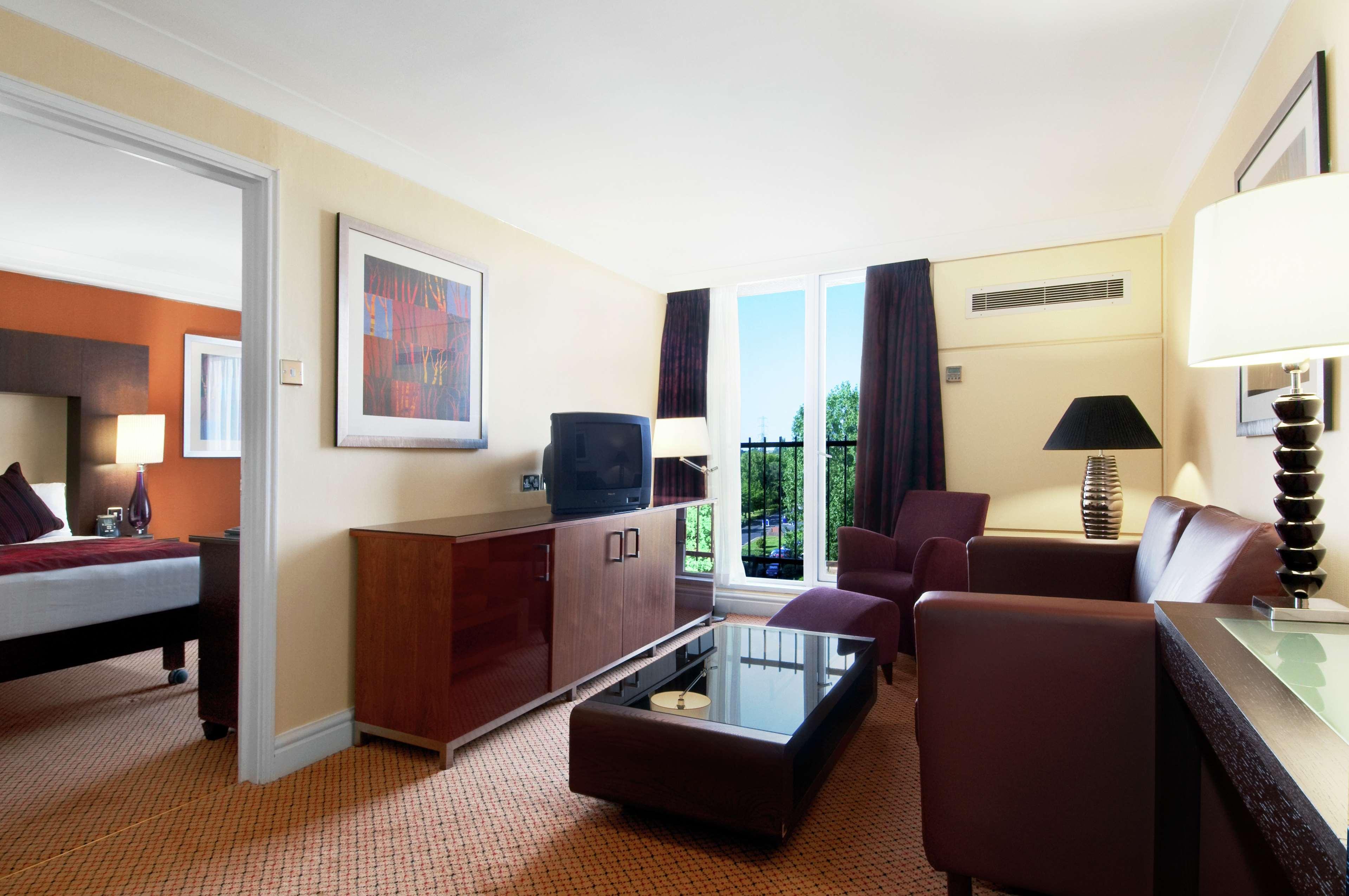 Hilton Birmingham Metropole Hotel Room photo