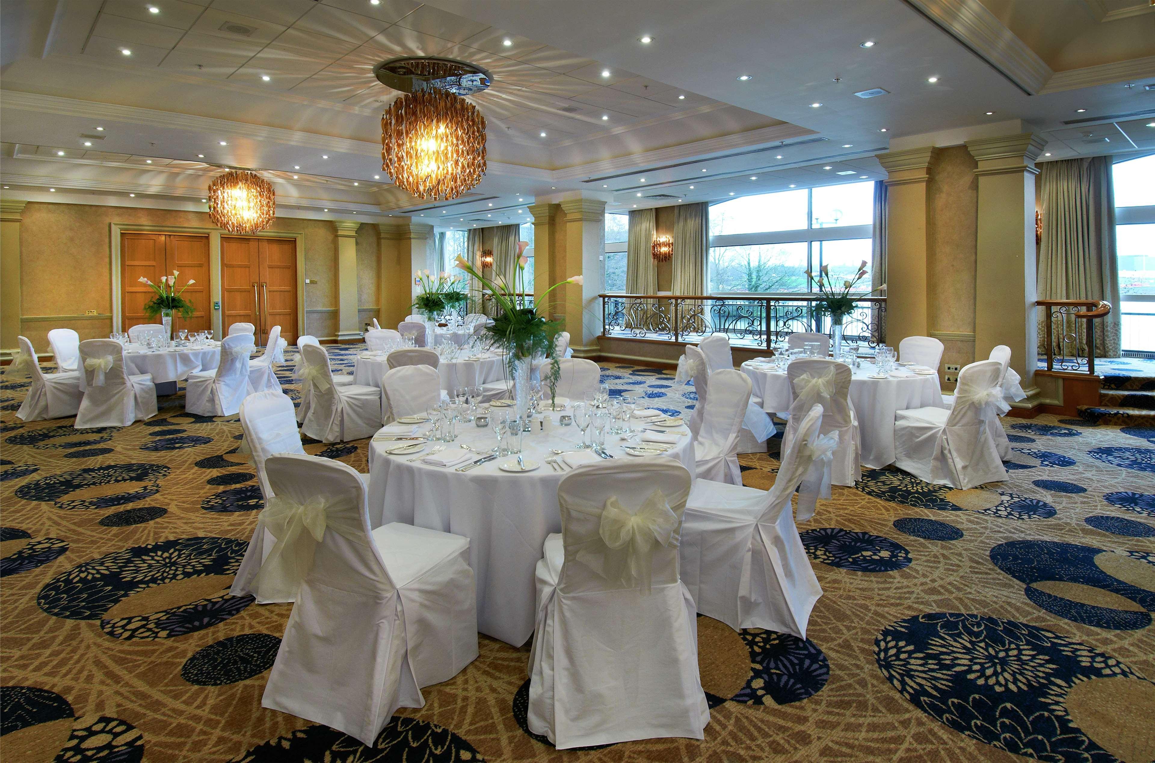 Hilton Birmingham Metropole Hotel Restaurant photo